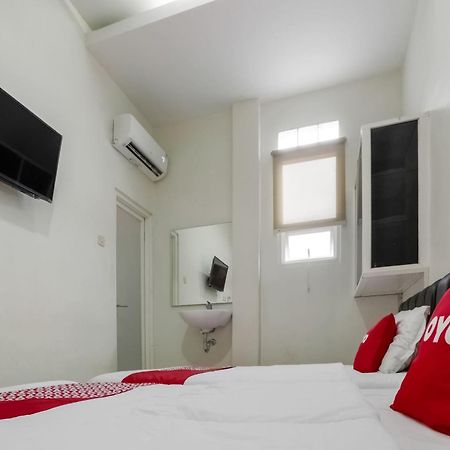 Super Oyo 3838 Tamansari Guest House Solo Exterior foto