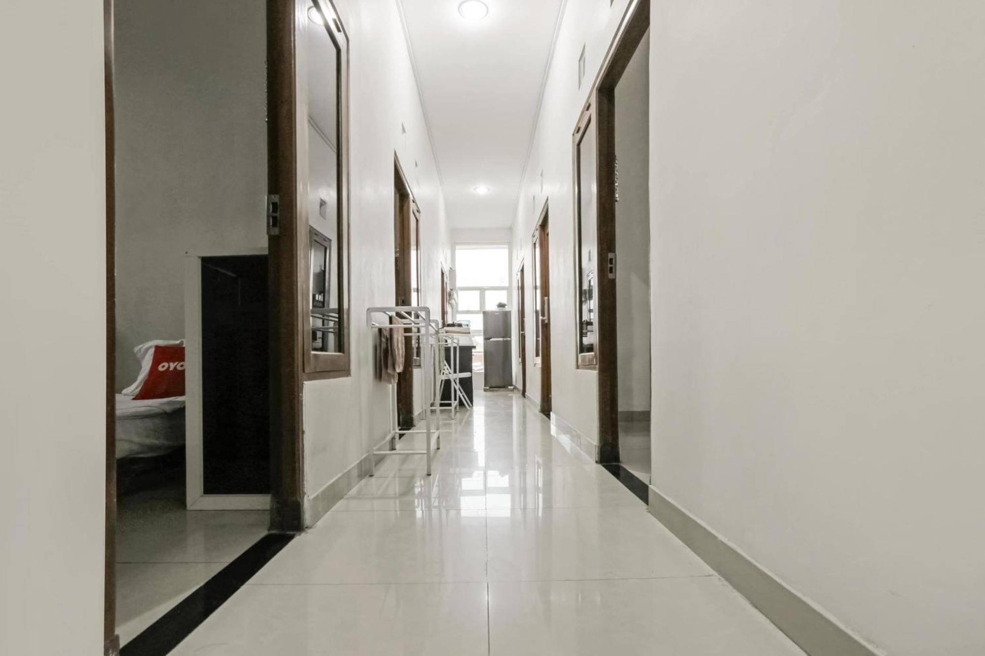 Super Oyo 3838 Tamansari Guest House Solo Exterior foto